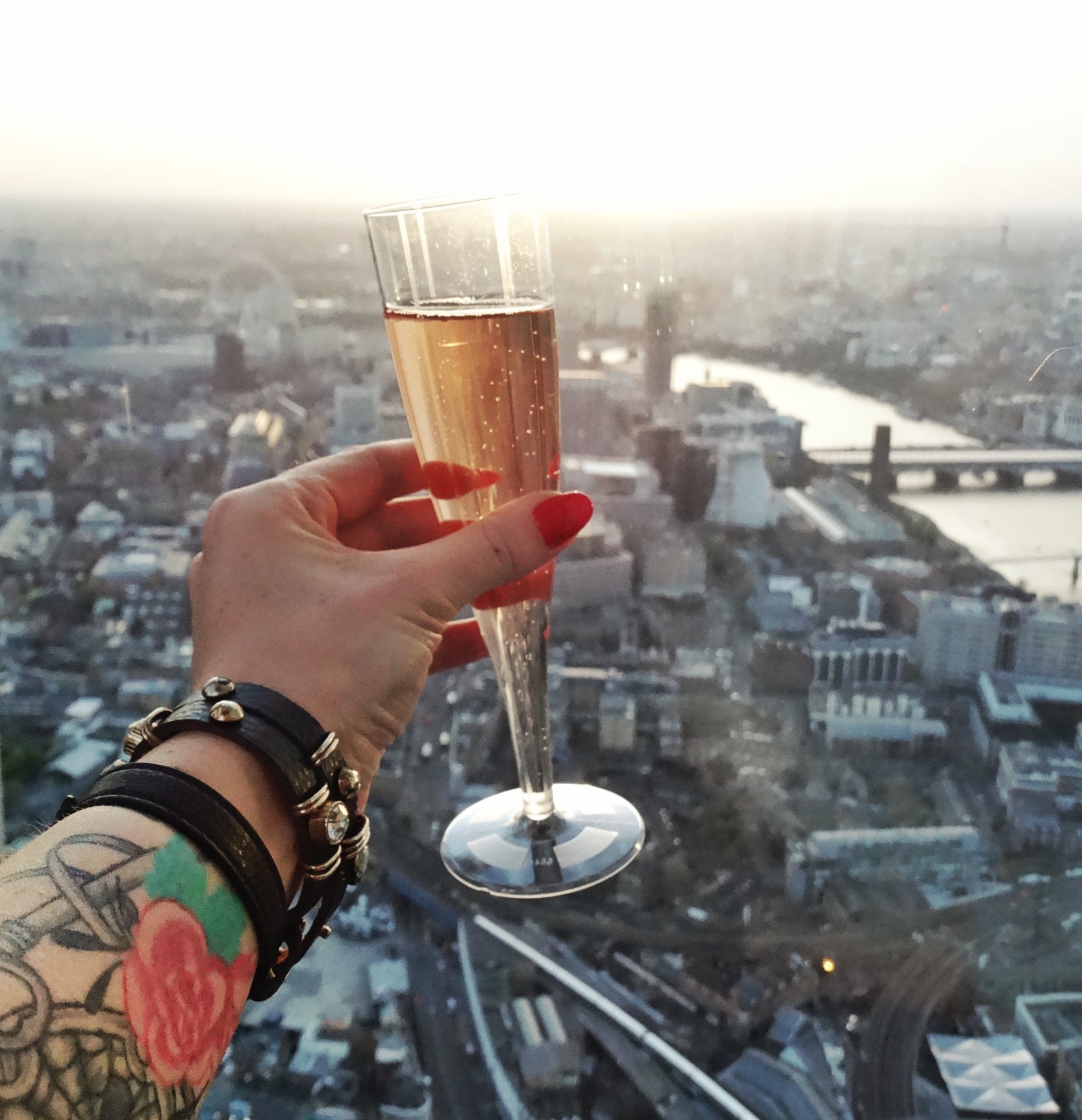 cheers-london_t20_LAXO2P